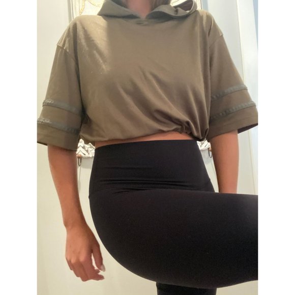 Zonz : Reworked Crop Top - Picture 2 of 5